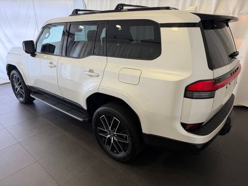 Used 2024 Lexus GX 550 w/ Accessory Package (Z1) AWD/4WD image 3