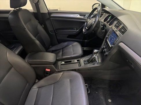 Used 2016 Volkswagen e-Golf SEL Premium image 34