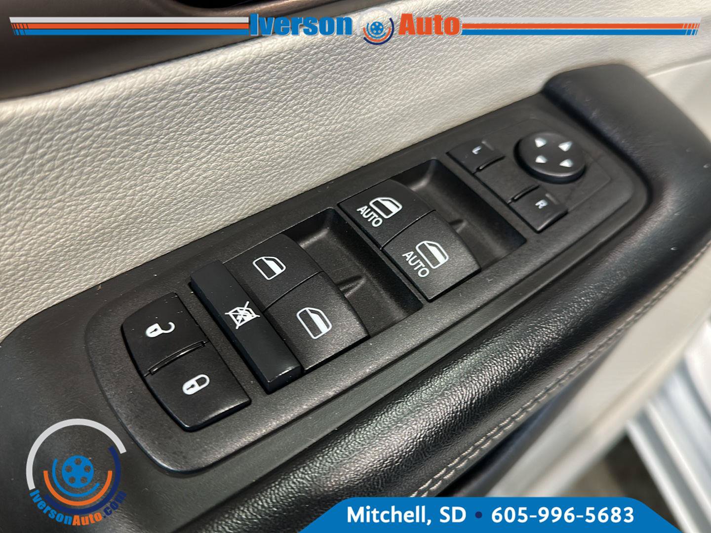 Used 2023 Chrysler Voyager LX FWD image 14