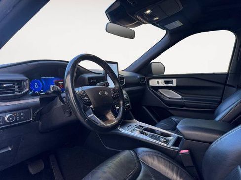 Certified 2020 Ford Explorer Platinum w/ Premium Technology Package AWD/4WD image 9