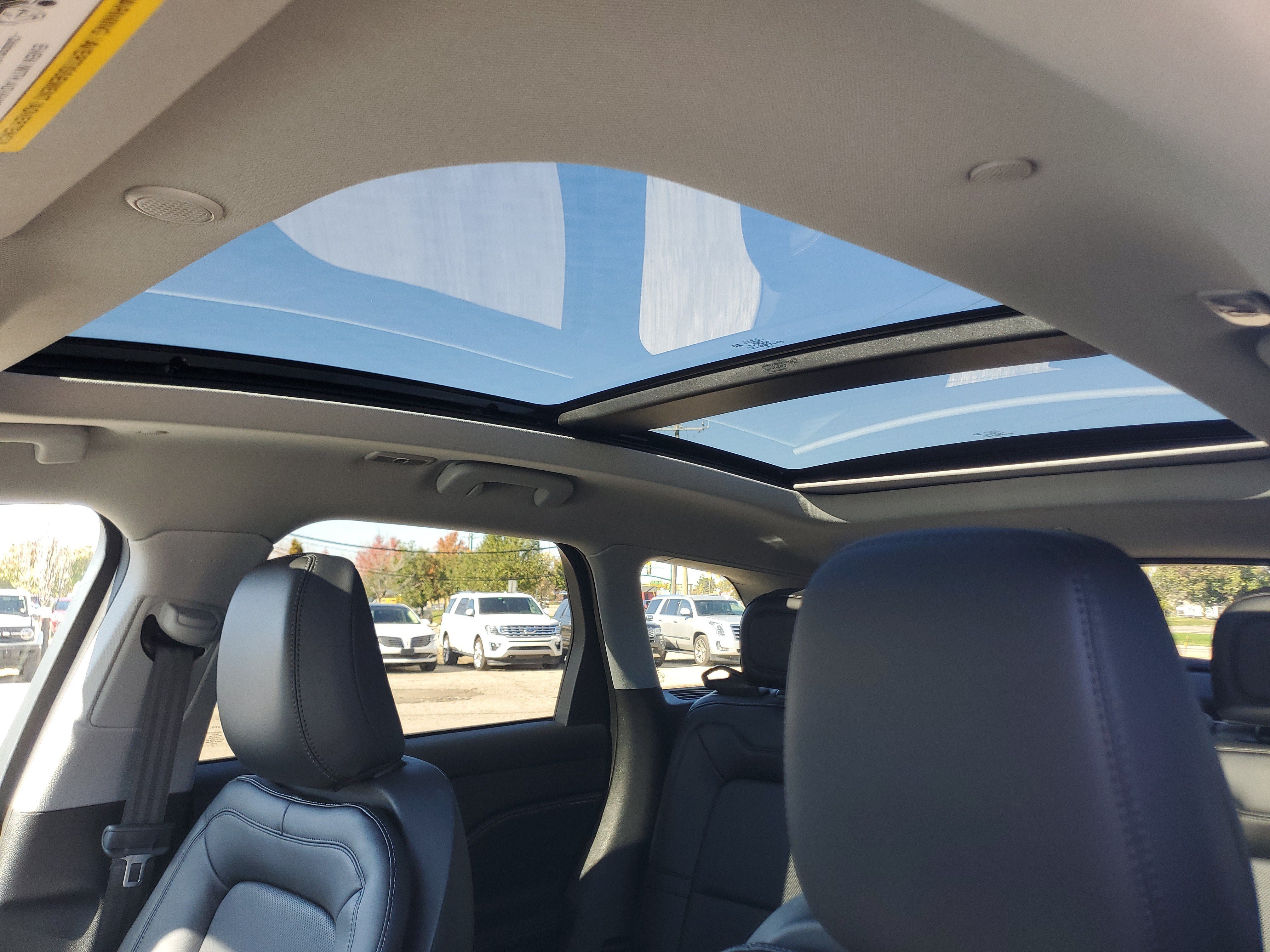 Used 2022 Lincoln Corsair AWD w/ Premium Package image 11