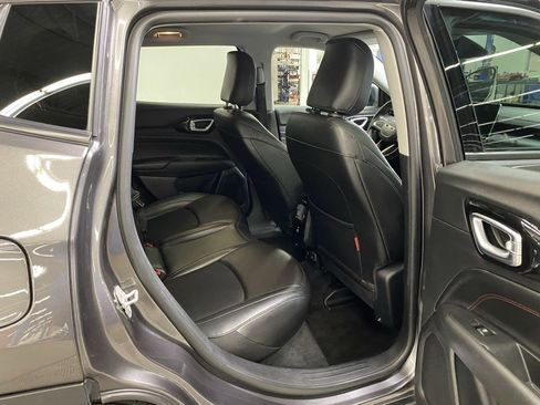 Used 2022 Jeep Compass Trailhawk w/ Trailhawk Convenience Group image 11