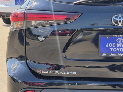 Used 2025 Toyota Highlander XLE FWD image 10