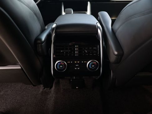 Used 2025 Land Rover Range Rover Long Wheelbase SE image 31