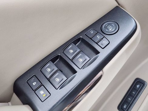 Used 2015 GMC Yukon SLT AWD/4WD image 18