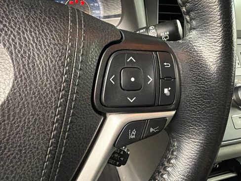 Used 2020 Toyota Sienna XLE Premium FWD image 18
