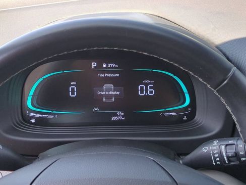 Used 2025 Hyundai Venue SEL FWD image 16
