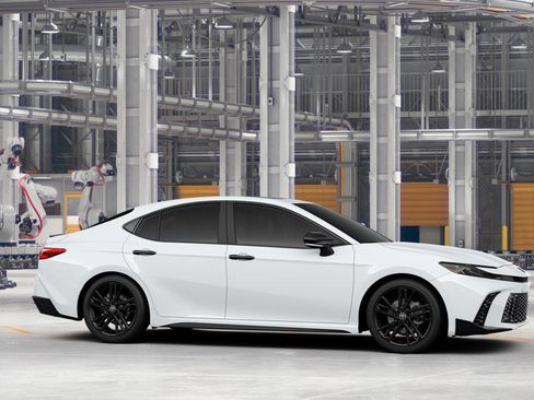 New 2026 Toyota Camry Hybrid AWD/4WD image 15