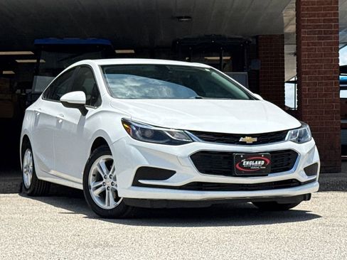 Used 2017 Chevrolet Cruze LT FWD image 1