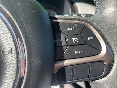 Used 2022 Jeep Renegade Latitude image 18