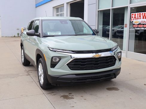 New 2026 Chevrolet TrailBlazer LS w/ LS Convenience Package AWD/4WD image 2