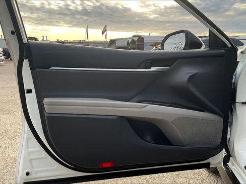 Used 2023 Toyota Camry LE image 21