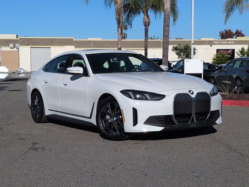 Used 2025 BMW i4 xDrive40i w/ Parking Assistance Package image 2