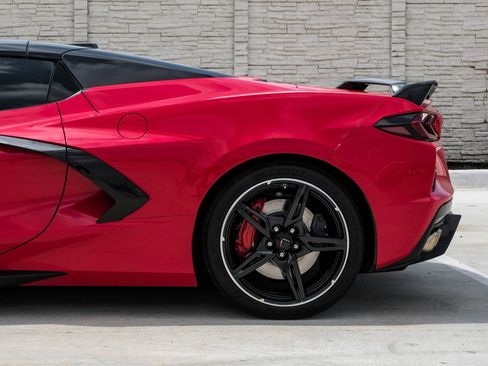 Used 2021 Chevrolet Corvette Stingray Premium Conv w/ Z51 Performance Package RWD image 12