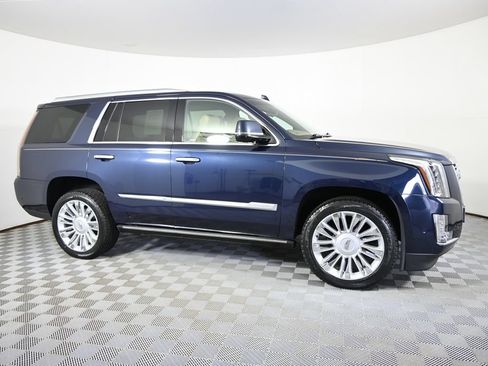 Used 2018 Cadillac Escalade Platinum AWD/4WD image 8