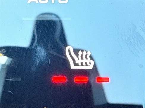 Used 2019 Porsche Cayenne w/ Premium Package image 22