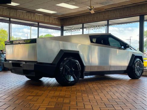 Used 2024 Tesla Cybertruck Cyberbeast AWD/4WD image 11