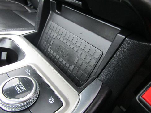 Used 2023 Ford Explorer XLT AWD/4WD image 26