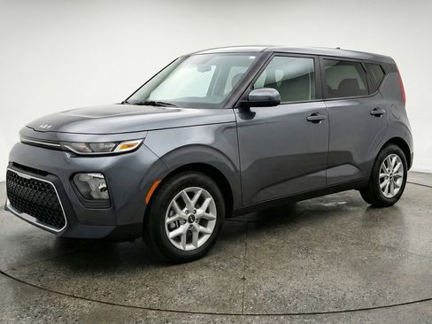 Used 2025 Kia Soul LX w/ LX Technology Package image 3