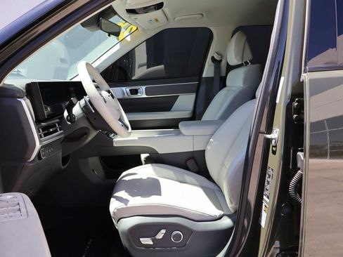 Used 2025 Hyundai Santa Fe SEL FWD image 8