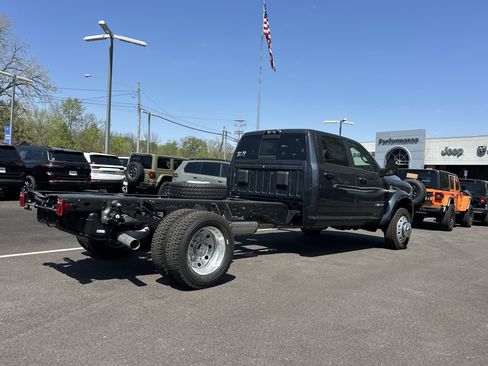New 2026 RAM 5500 Laramie AWD/4WD image 18