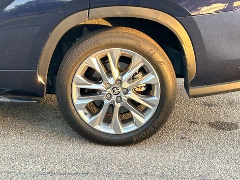 Used 2023 Toyota Highlander Limited image 9