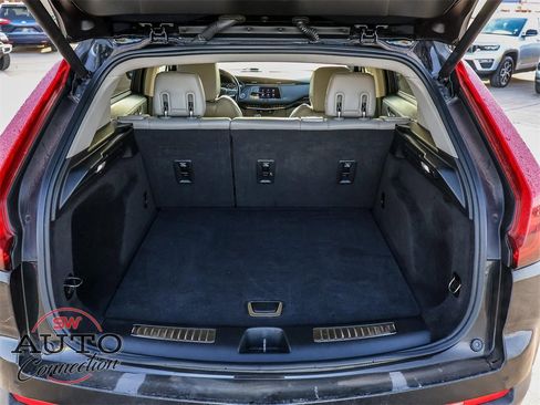 Used 2023 Cadillac XT4 Premium Luxury image 12