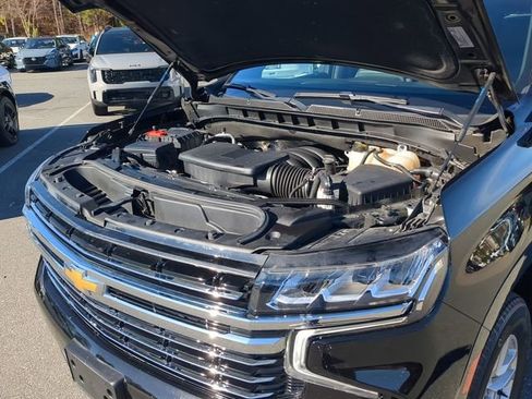 Used 2024 Chevrolet Suburban LT image 46