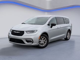 Used 2024 Chrysler Pacifica Touring-L FWD video 2