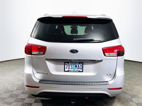 Used 2016 Kia Sedona LX w/ LX Convenience Package image 7