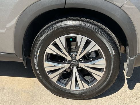 Used 2023 Nissan Rogue SV image 8