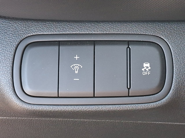 Used 2025 Hyundai Venue Limited FWD image 25