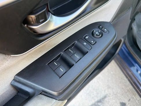 Used 2018 Honda CR-V EX image 11