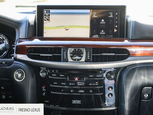Used 2019 Lexus LX 570 4WD w/ Luxury Package image 18