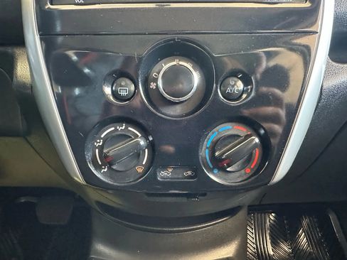 Used 2015 Nissan Versa Note SR image 17