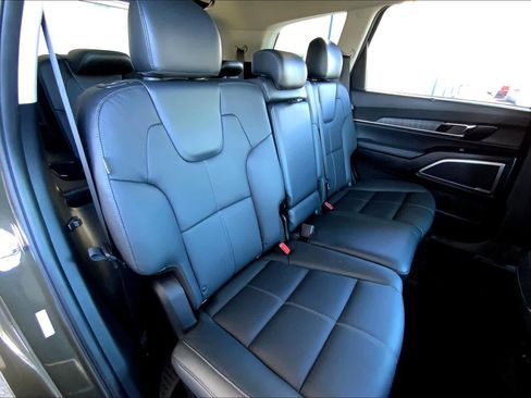 Used 2023 Kia Telluride EX image 37