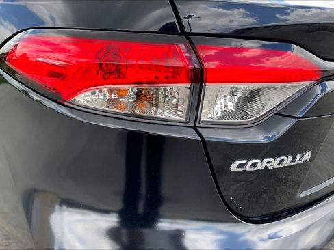 Used 2021 Toyota Corolla LE FWD image 28