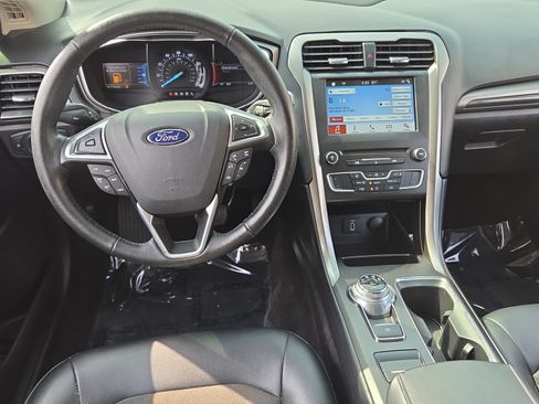 Used 2017 Ford Fusion SE w/ Equipment Group 201A FWD image 12