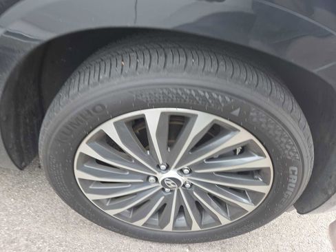 Used 2024 Hyundai Palisade Calligraphy FWD image 2