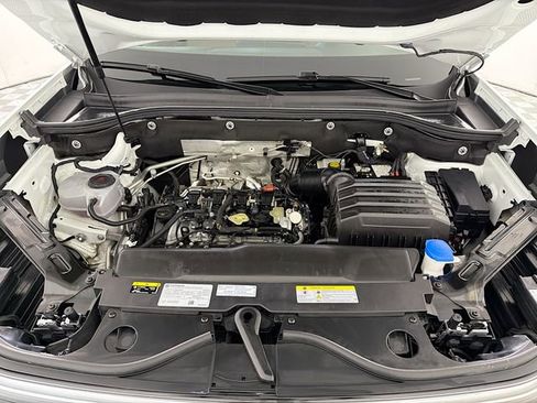 Used 2024 Volkswagen Atlas Cross Sport SE image 30