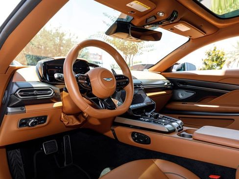Used 2025 Aston Martin Vanquish RWD image 17