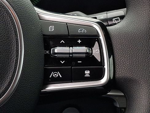 Certified 2025 Kia Sorento LX FWD image 18