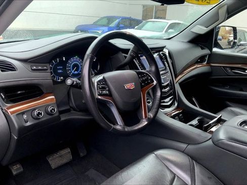 Used 2020 Cadillac Escalade Luxury image 13