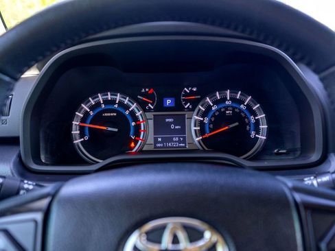 Used 2018 Toyota 4Runner TRD Off-Road AWD/4WD image 15