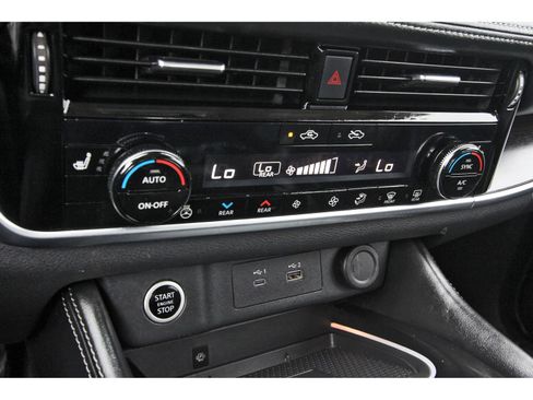 Used 2023 Nissan Rogue Platinum w/ Platinum Premium Package FWD image 28