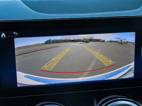 Used 2025 Mercedes-Benz GLB 250 4MATIC image 22