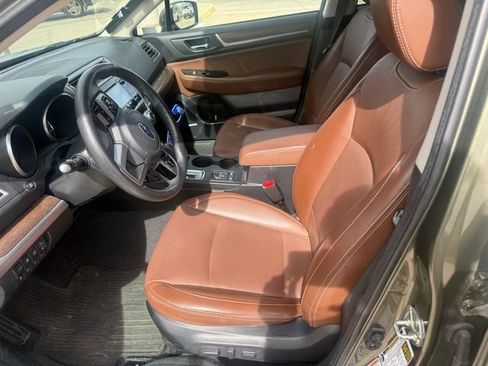 Used 2017 Subaru Outback 3.6R Touring image 2