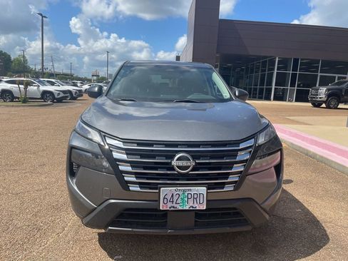 Used 2024 Nissan Rogue S image 1