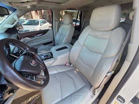 Used 2015 Cadillac Escalade Luxury RWD image 12