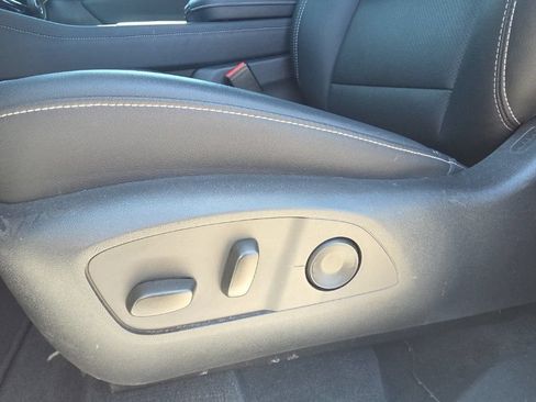 Used 2025 Chevrolet Traverse LT FWD image 13